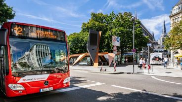 Ein ASEAG-Bus am Elisenbrunnen in Aachen