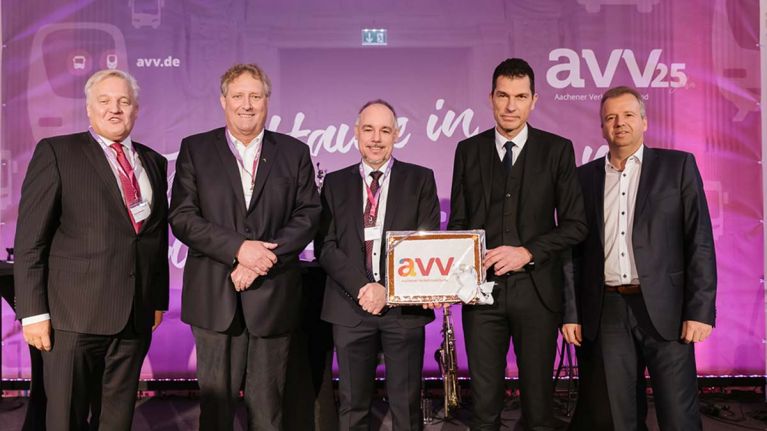 Die beiden AVV-Geschäftsführer mit Verbandsvorsteher und Aufsichtsratsvorsitzendem des AVV