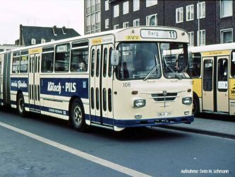 Ein Bus der Dürener Kreisbahn am Kaiserplatz in Düren