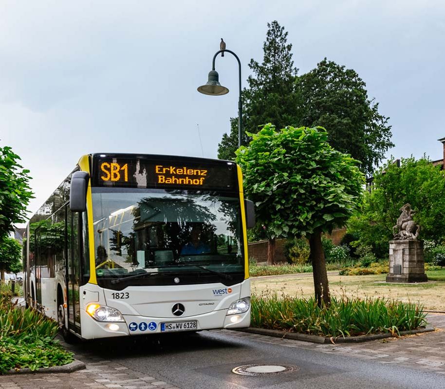 Ein Bus der WestVerkehr unterwegs als SB 1 in Wassenberg