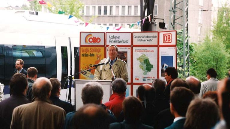 Veranstaltung am Aachener Hauptbahnhof im Mai 1996