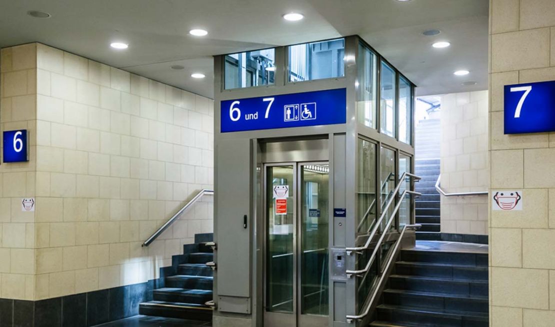 Ein Aufzug im Aachener Hauptbahnhof