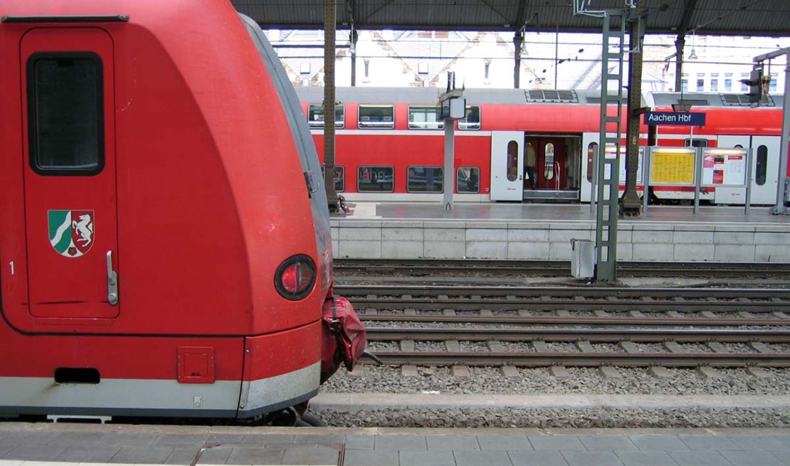 Züge der DB Regio NRW im Aachener Hauptbahnof