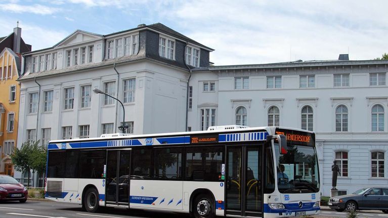 Ein Bus der DKB unterwegs in Düren